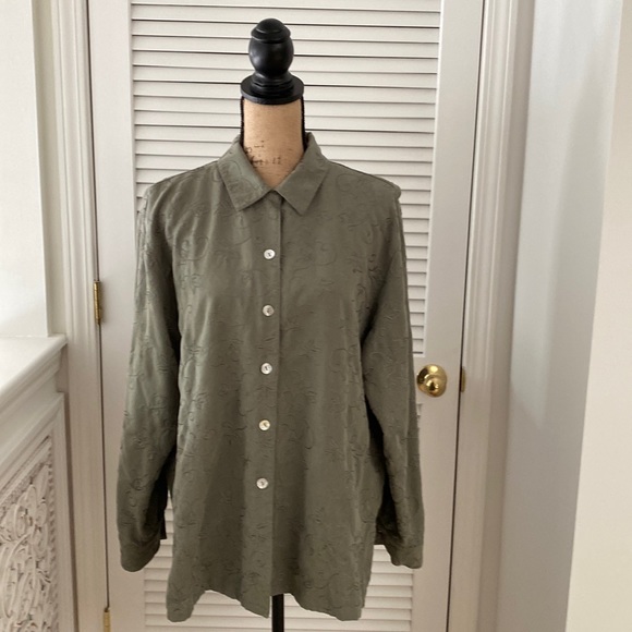 Talbots Olive Green Embroidered Shirt. Large. Beautiful Buttons. - Picture 1 of 10